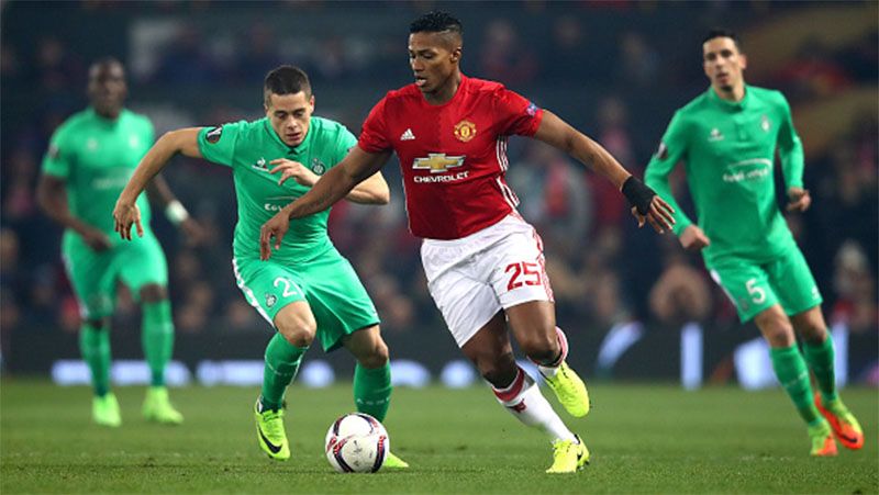 AS Saint-Etienne kala berhadapan dengan Manchester United. Copyright: © Clive Brunskill/Getty Images